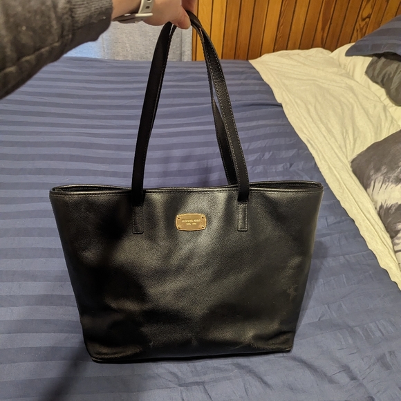 Michael Kors saffiano leather tote - Picture 1 of 3